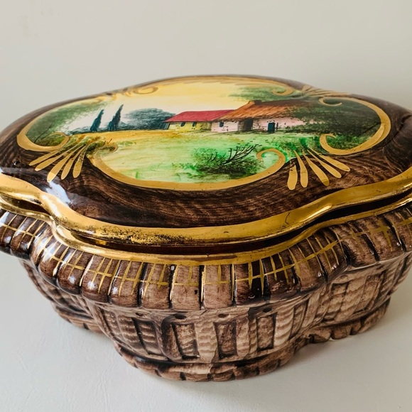 Porcelain trinket box from Belgium - Picture 1 of 12